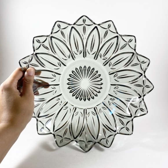 Vintage smoky gray glass sunburst bowl - Picture 9 of 9